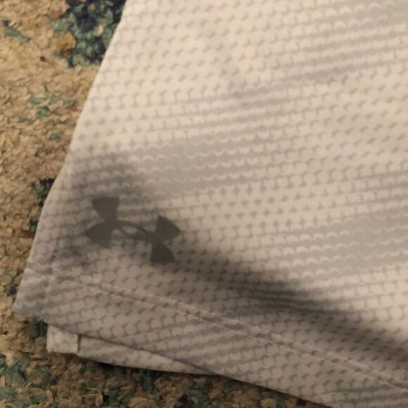 New Under Armour Hooded Shirt - Picture 3 of 7